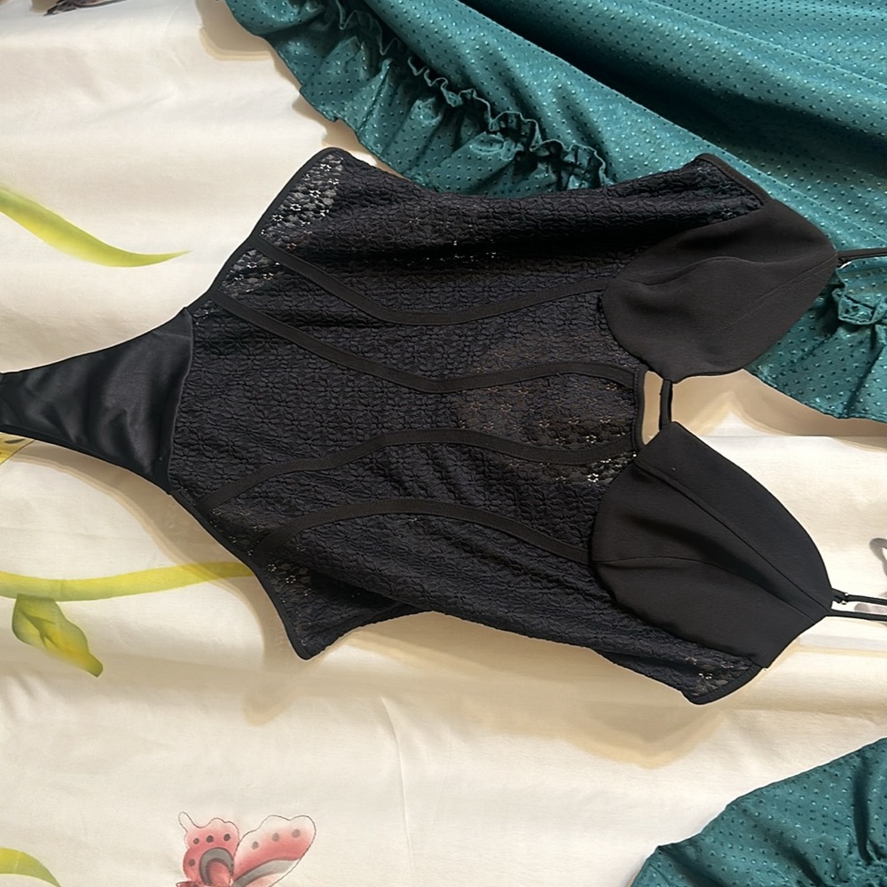 Zara Lace Bodysuit - Picture 3 of 8